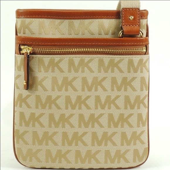 Michael kors crossbody - Picture 2 of 7